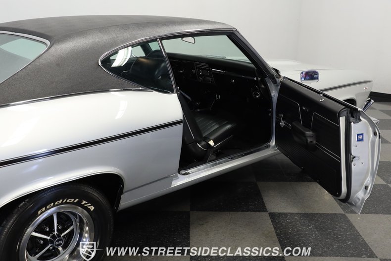 Unknown-Chevelle-1969-Cortez-Silver-Black-4