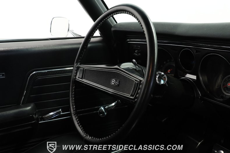 Unknown-Chevelle-1969-Cortez-Silver-Black-45