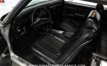 Unknown-Chevelle-1969-Cortez-Silver-Black-9
