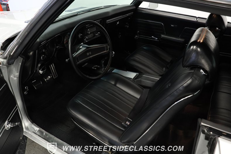 Unknown-Chevelle-1969-Cortez-Silver-Black-9