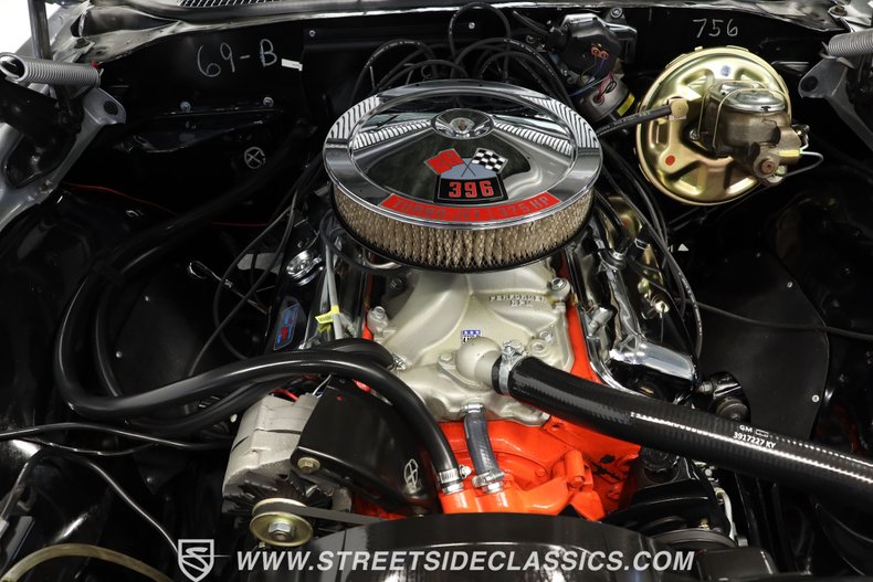 Unknown-Chevelle-1969-Cortez-Silver-Black