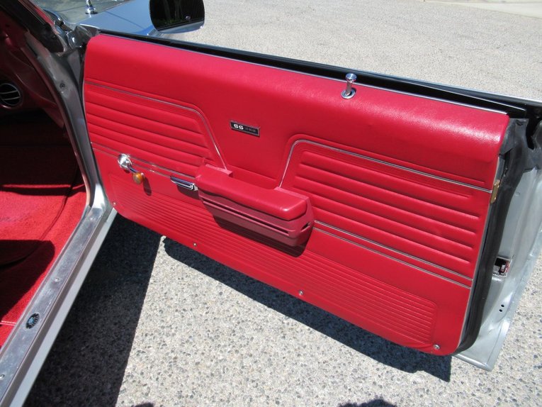 Unknown-Chevelle-1969-Cortez-Silver-Red-11