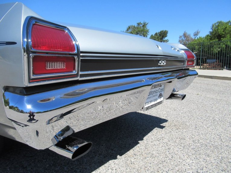 Unknown-Chevelle-1969-Cortez-Silver-Red-18