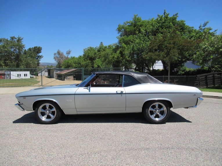Unknown-Chevelle-1969-Cortez-Silver-Red-19