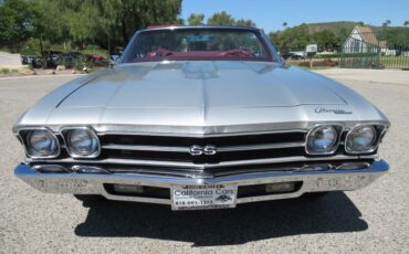Unknown-Chevelle-1969-Cortez-Silver-Red-2