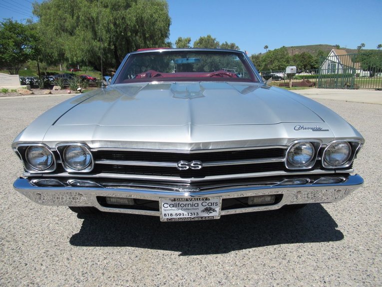 Unknown-Chevelle-1969-Cortez-Silver-Red-2