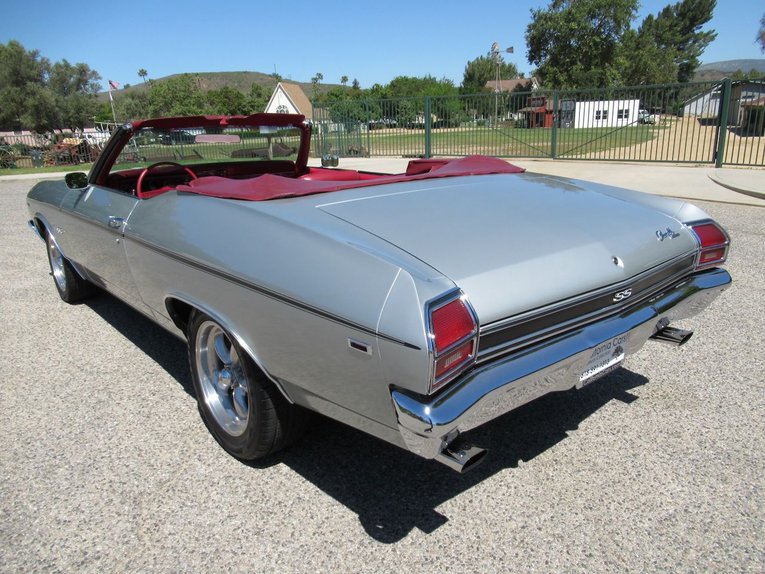 Unknown-Chevelle-1969-Cortez-Silver-Red-20