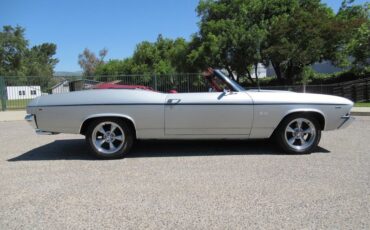Unknown-Chevelle-1969-Cortez-Silver-Red-4
