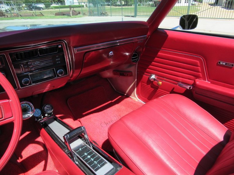 Unknown-Chevelle-1969-Cortez-Silver-Red-8