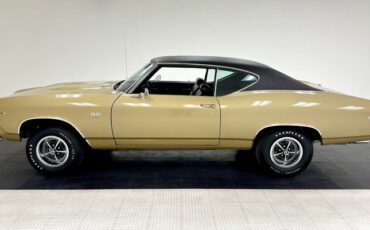 Unknown-Chevelle-1969-Olympic-Gold-Black-1
