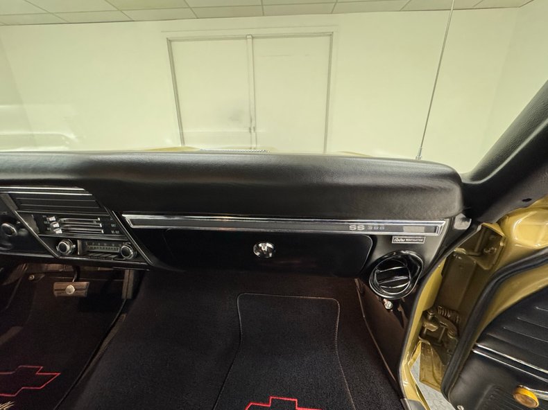 Unknown-Chevelle-1969-Olympic-Gold-Black-10