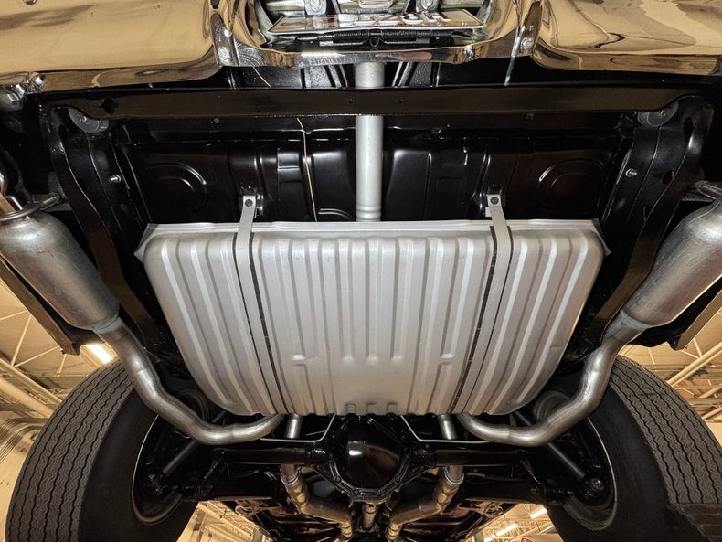 Unknown-Chevelle-1969-Olympic-Gold-Black-12