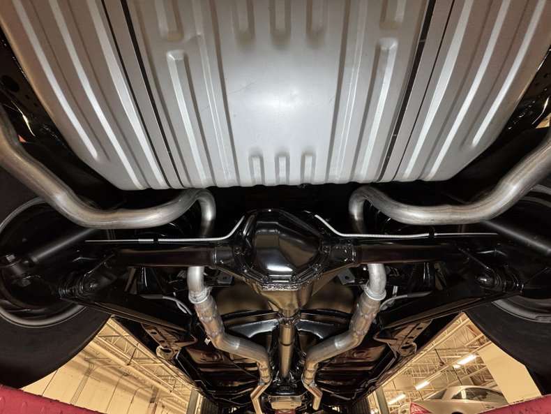 Unknown-Chevelle-1969-Olympic-Gold-Black-15