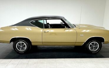 Unknown-Chevelle-1969-Olympic-Gold-Black-17