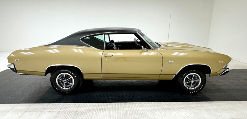Unknown-Chevelle-1969-Olympic-Gold-Black-17