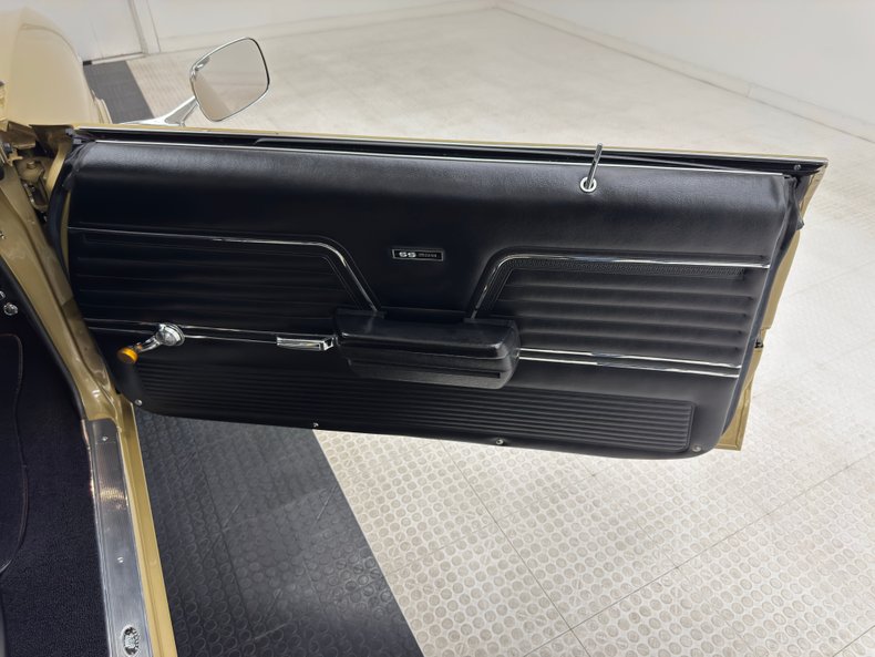 Unknown-Chevelle-1969-Olympic-Gold-Black-29