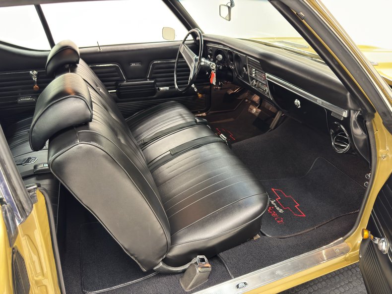 Unknown-Chevelle-1969-Olympic-Gold-Black-34