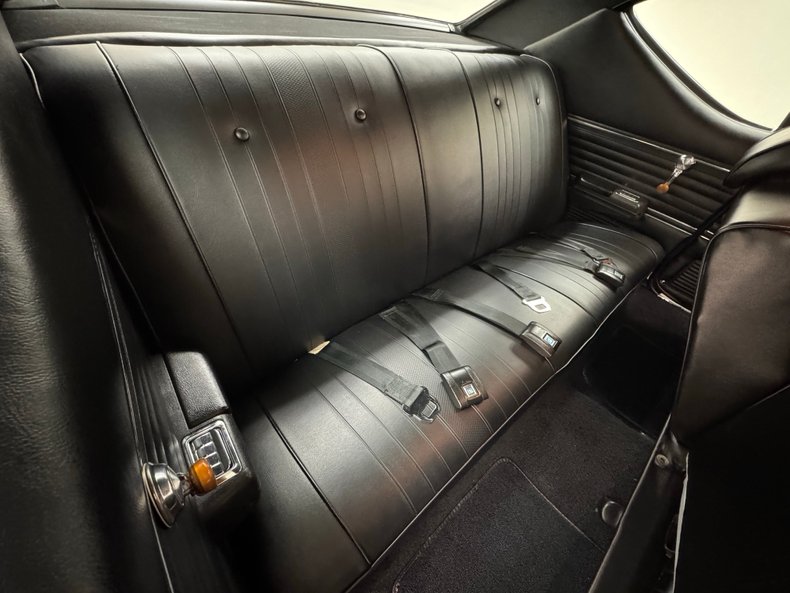 Unknown-Chevelle-1969-Olympic-Gold-Black-35