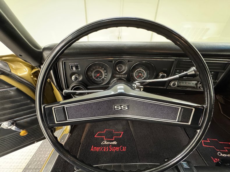 Unknown-Chevelle-1969-Olympic-Gold-Black-36