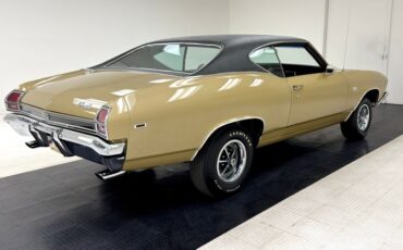 Unknown-Chevelle-1969-Olympic-Gold-Black-42