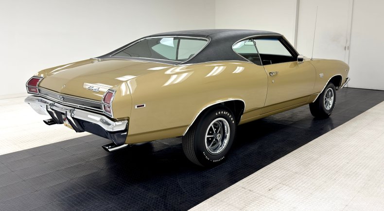 Unknown-Chevelle-1969-Olympic-Gold-Black-42