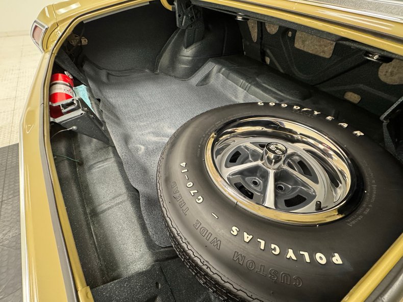 Unknown-Chevelle-1969-Olympic-Gold-Black-47