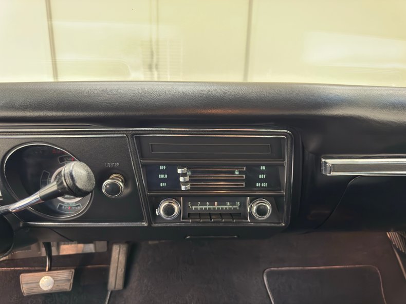 Unknown-Chevelle-1969-Olympic-Gold-Black-48