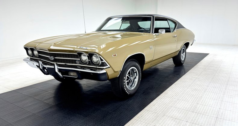 Unknown-Chevelle-1969-Olympic-Gold-Black