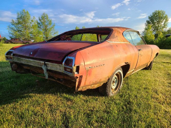 Unknown-Chevelle-1969-Red-Black-13