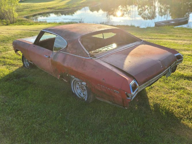 Unknown-Chevelle-1969-Red-Black-14