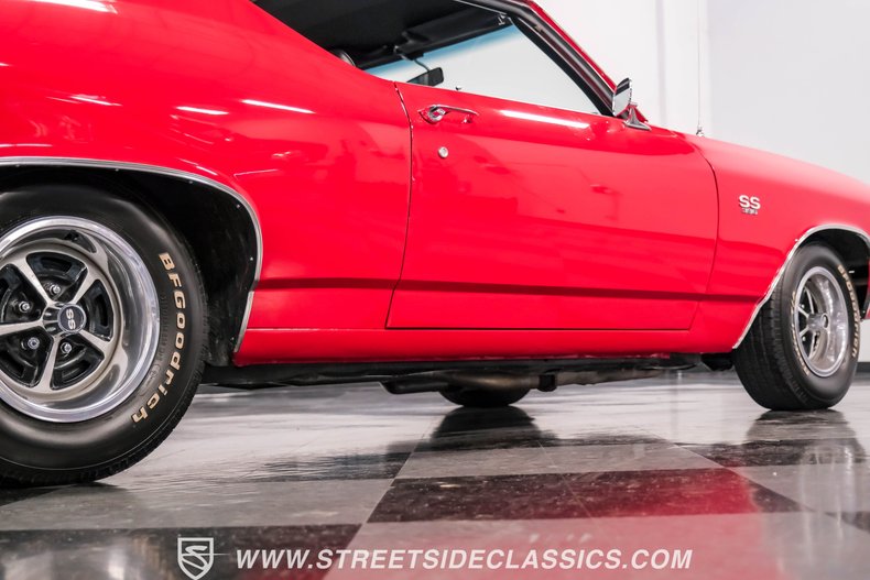 Unknown-Chevelle-1969-Red-Black-18