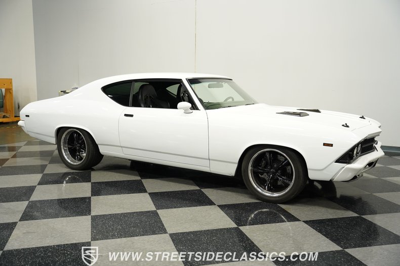 Unknown-Chevelle-1969-White-Black-24