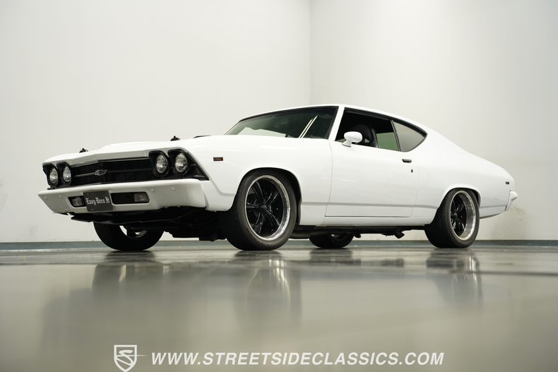 Unknown-Chevelle-1969-White-Black-29