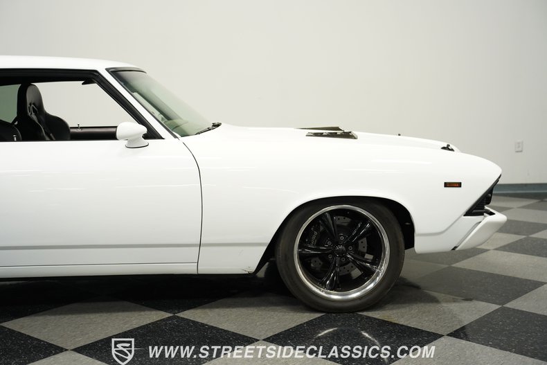 Unknown-Chevelle-1969-White-Black-37