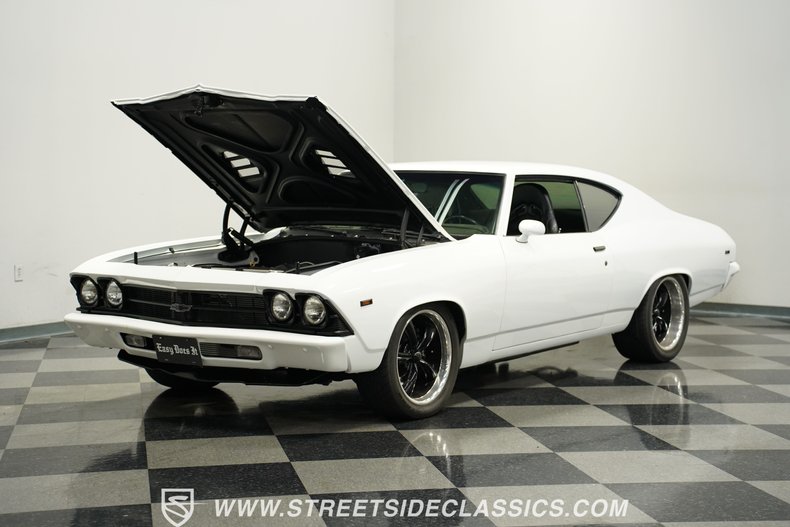 Unknown-Chevelle-1969-White-Black-38
