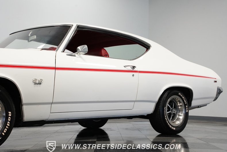 Unknown-Chevelle-1969-White-Red-26