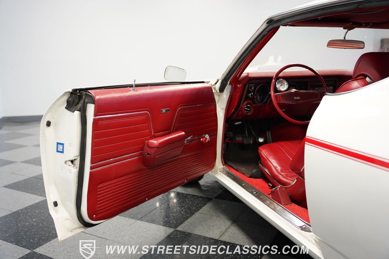 Unknown-Chevelle-1969-White-Red-39
