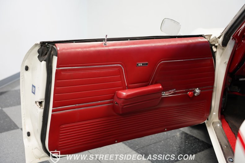 Unknown-Chevelle-1969-White-Red-40