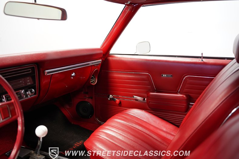 Unknown-Chevelle-1969-White-Red-48