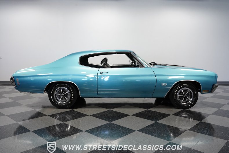 Unknown-Chevelle-1970-Astro-Blue-Black-22