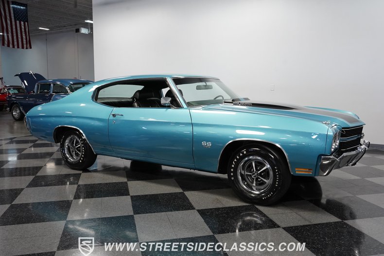 Unknown-Chevelle-1970-Astro-Blue-Black-23