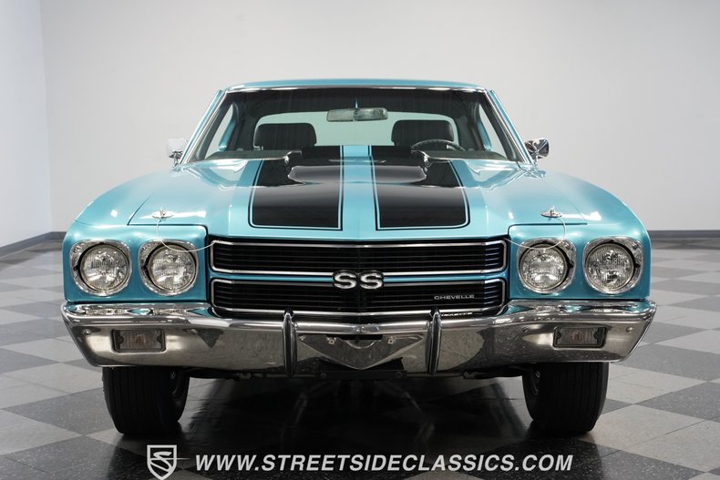 Unknown-Chevelle-1970-Astro-Blue-Black-25