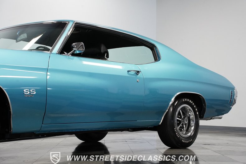 Unknown-Chevelle-1970-Astro-Blue-Black-30