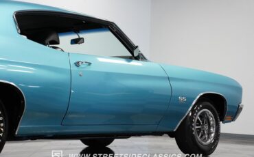 Unknown-Chevelle-1970-Astro-Blue-Black-33