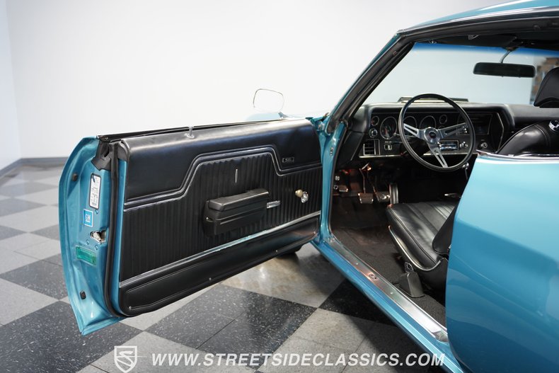 Unknown-Chevelle-1970-Astro-Blue-Black-41