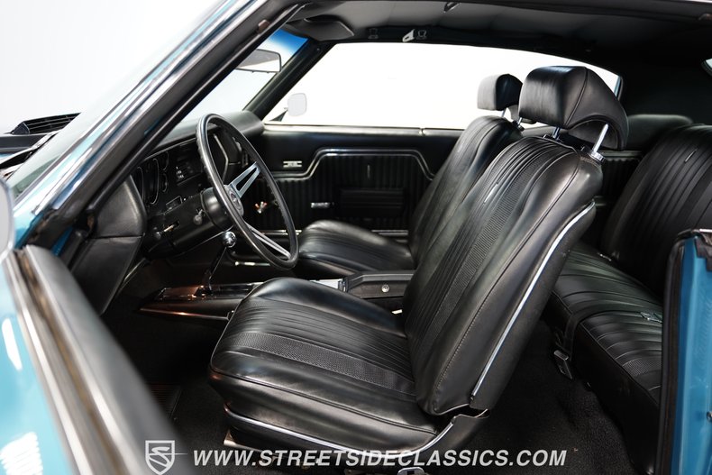 Unknown-Chevelle-1970-Astro-Blue-Black-43