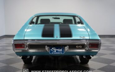 Unknown-Chevelle-1970-Astro-Blue-Black-46