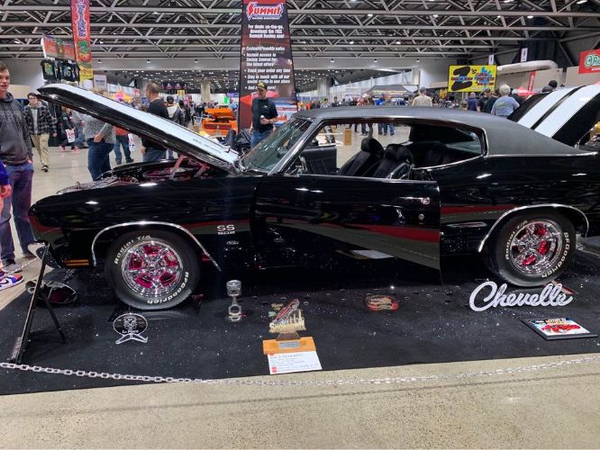 Unknown-Chevelle-1970-BlackWhite-Stripes-Black-1