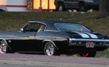 Unknown-Chevelle-1970-BlackWhite-Stripes-Black-14