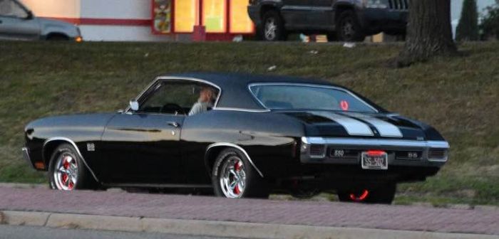 Unknown-Chevelle-1970-BlackWhite-Stripes-Black-14
